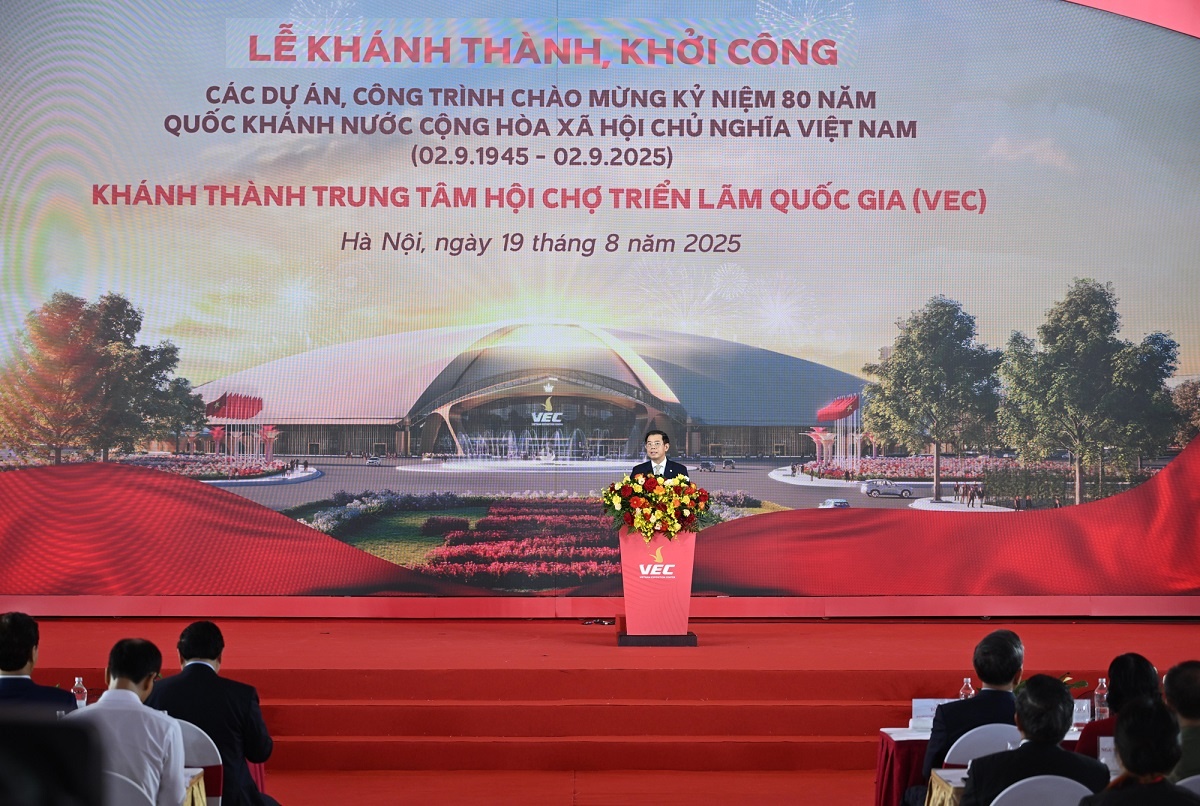 Ông Nguyễn Việt Quang - Phó Chủ tịch kiêm Tổng giám đốc Tập đoàn Vingroup phát biểu Ông Nguyễn Việt Quang - Phó Chủ tịch kiêm Tổng giám đốc Tập đoàn Vingroup phát biểu