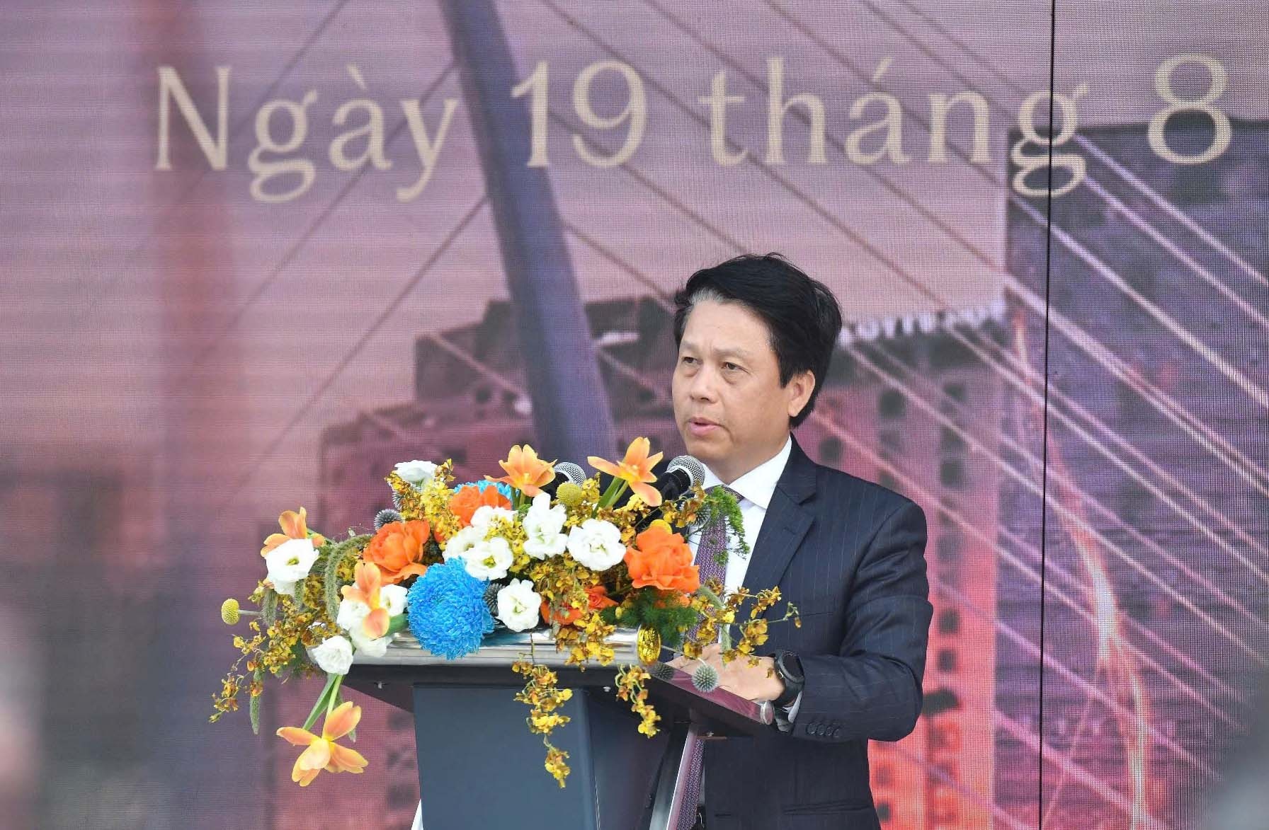 Phó Thống đốc Phạm Tiến Dũng phát biểu tại Lễ khánh thành Saigon Marina IFC Phó Thống đốc Phạm Tiến Dũng phát biểu tại Lễ khánh thành Saigon Marina IFC