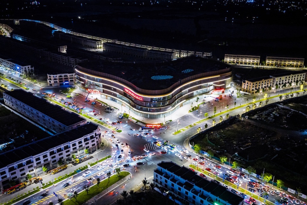 Vincom Mega Mall Royal Island kết nối trực tiếp với cầu Hoàng Gia và đón tiếp lưu lượng khách khổng lồ mỗi ngày