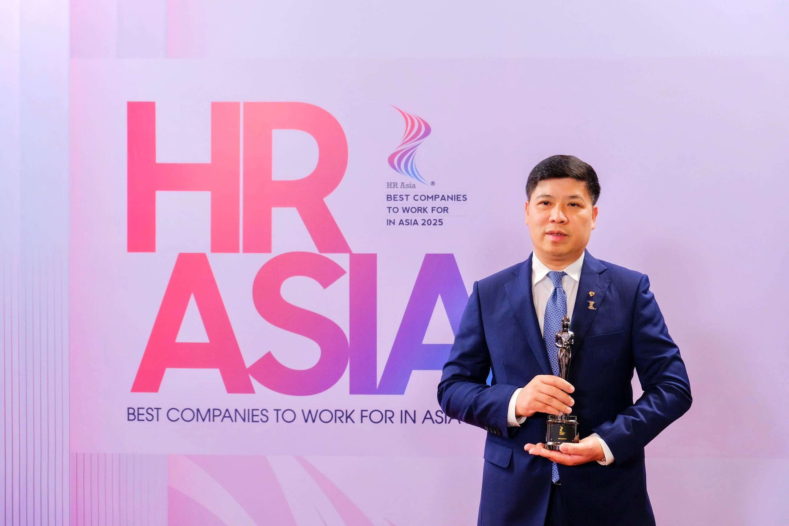 HR ASIA tiếp tục vinh danh Vietcombank tại tất cả các hạng mục giải thưởng “Nơi làm việc tốt nhất châu Á” năm 2025