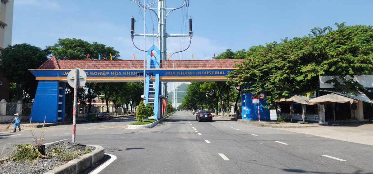 Khu công nghiệp Hòa Khánh một trong những khu công nghiệp được chọn tham gia Dự án thí điểm chuyển đổi theo mô hình khu công nghiệp sinh thái đầu tiên trong cả nước. Khu công nghiệp Hòa Khánh một trong những khu công nghiệp được chọn tham gia Dự án thí điểm chuyển đổi theo mô hình khu công nghiệp sinh thái đầu tiên trong cả nước.
