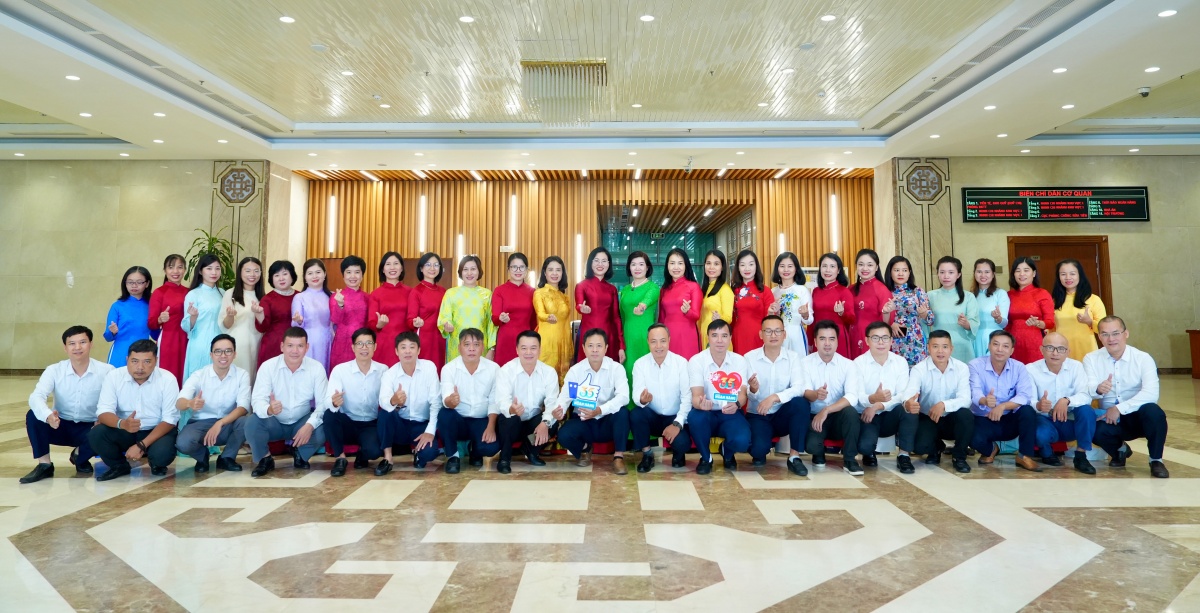 Tập thể cán bộ, phóng viên Thời báo Ngân hàng tháng 8/2025 Tập thể cán bộ, phóng viên Thời báo Ngân hàng tháng 8/2025