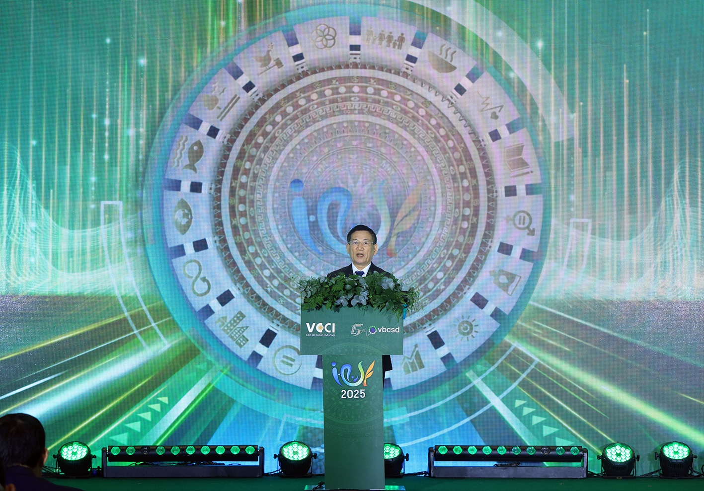 Phó Thủ tướng kêu gọi cộng đồng doanh nghiệp Việt Nam cần chủ động, bản lĩnh và tiên phong trên hành trình phát triển và xây dựng giá trị bền vững - Ảnh Trần Mạnh Phó Thủ tướng kêu gọi cộng đồng doanh nghiệp Việt Nam cần chủ động, bản lĩnh và tiên phong trên hành trình phát triển và xây dựng giá trị bền vững - Ảnh Trần Mạnh