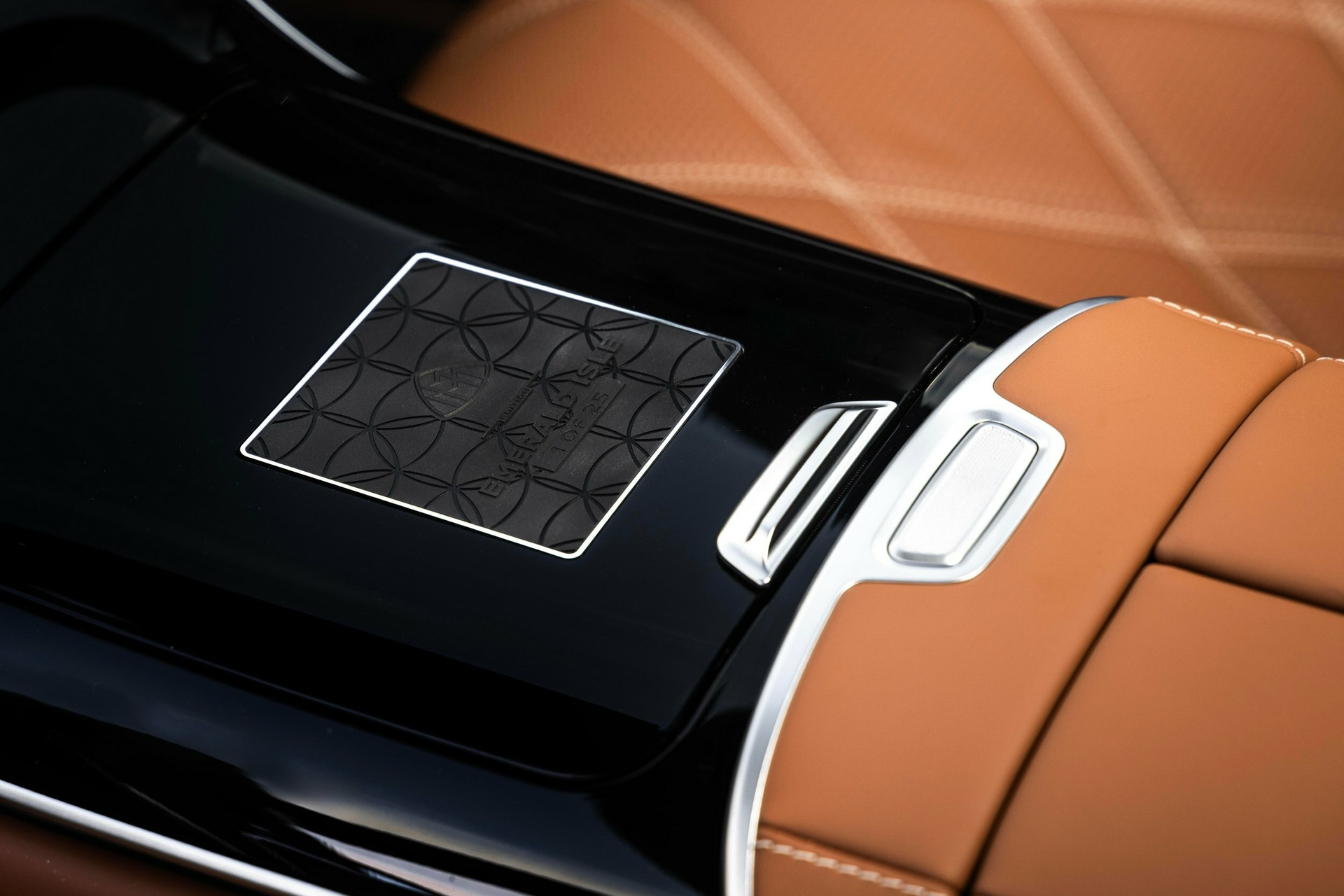 S680 Emerald Isle: Sedan siêu sang của Maybach mang hương gỗ và muối biển