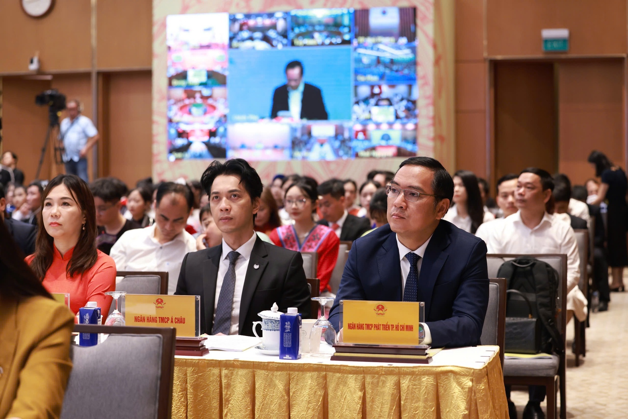 Đại diện Ngân hàng Thương mại Cổ phần Á Châu (ACB) dự Hội nghị - Ảnh: VGP Đại diện Ngân hàng Thương mại Cổ phần Á Châu (ACB) dự Hội nghị - Ảnh: VGP