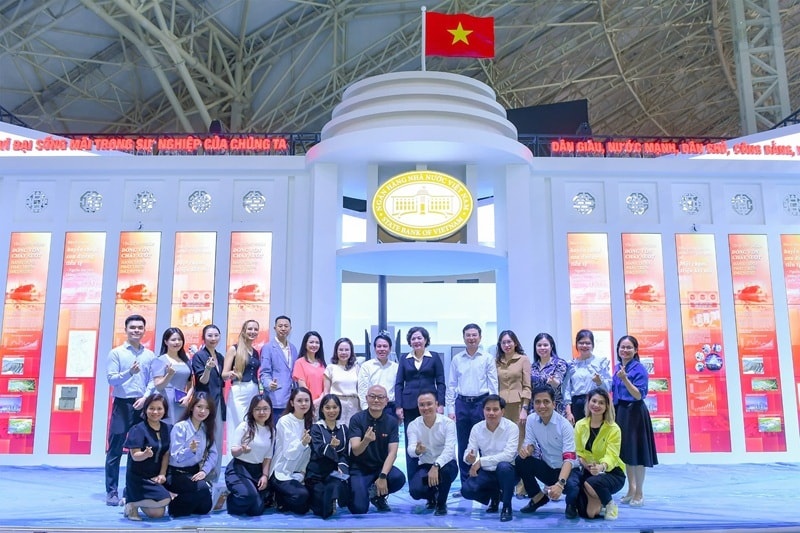 Ban lãnh đạo NHNN thăm kiểm tra tiến độ thi công tại gian triển lãm ngành Ngân hàng Ban lãnh đạo NHNN thăm kiểm tra tiến độ thi công tại gian triển lãm ngành Ngân hàng