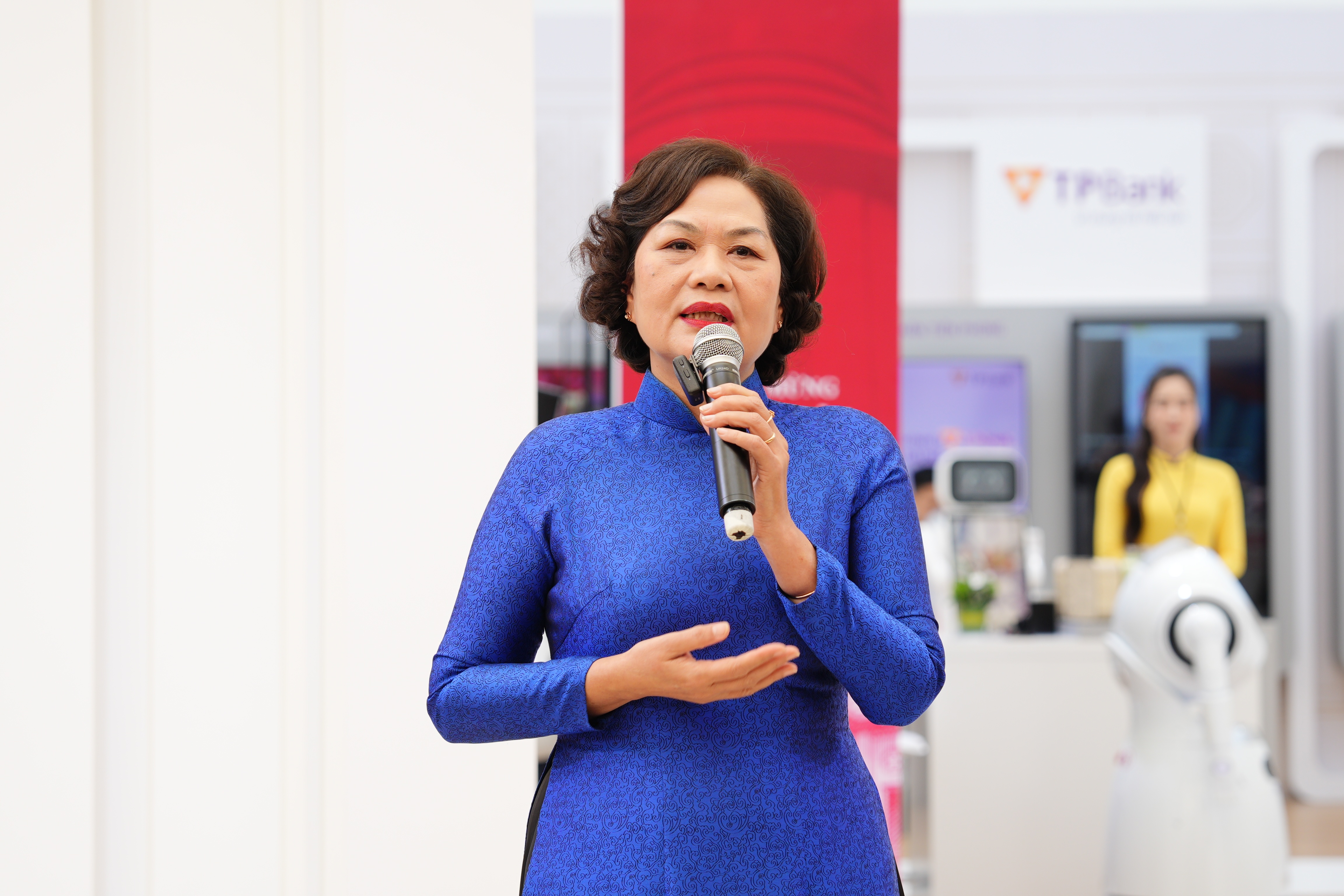 Khai mạc gian không gian triển lãm “Ngành Ngân hàng Việt Nam - Tự hào quá khứ, vững vàng hiện tại, kiến tạo tương lai” Khai mạc gian không gian triển lãm “Ngành Ngân hàng Việt Nam - Tự hào quá khứ, vững vàng hiện tại, kiến tạo tương lai”