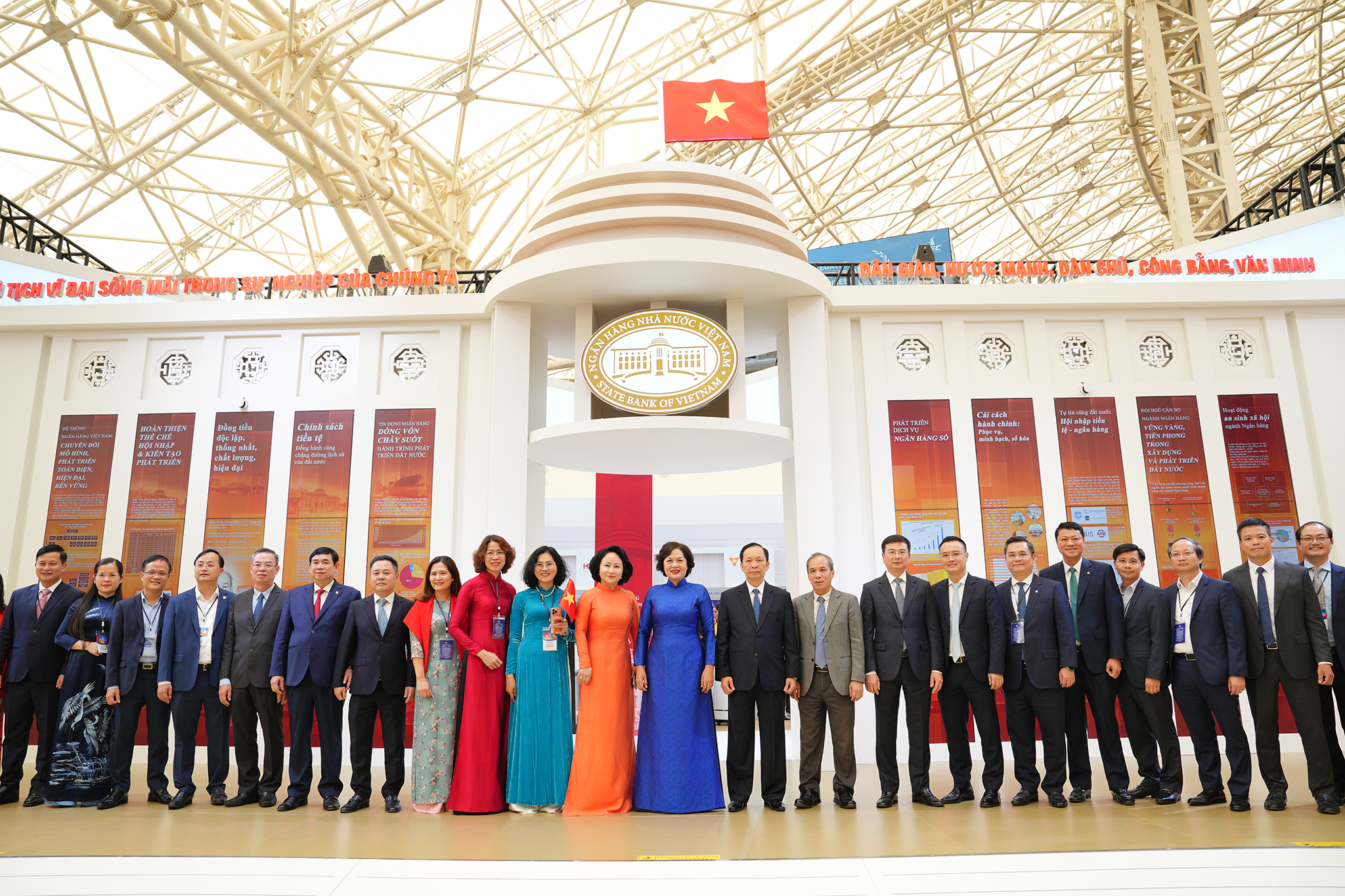 Ấn tượng gian triển lãm ngành Ngân hàng tại Triển lãm thành tựu Đất nước 