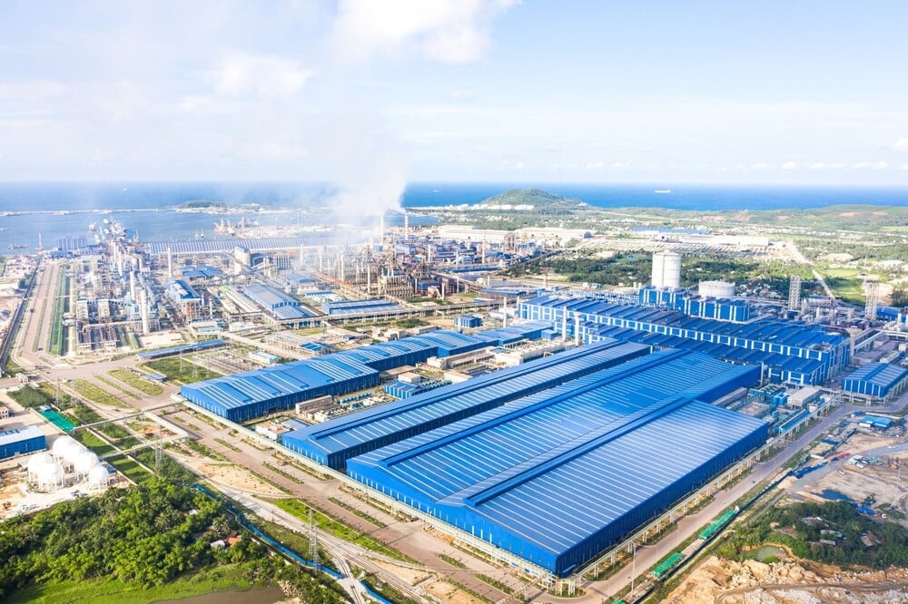 Khu liên hợp sản xuất gang thép Hòa Phát Dung Quất tại Khu kinh tế Dung Quất (Quảng Ngãi)