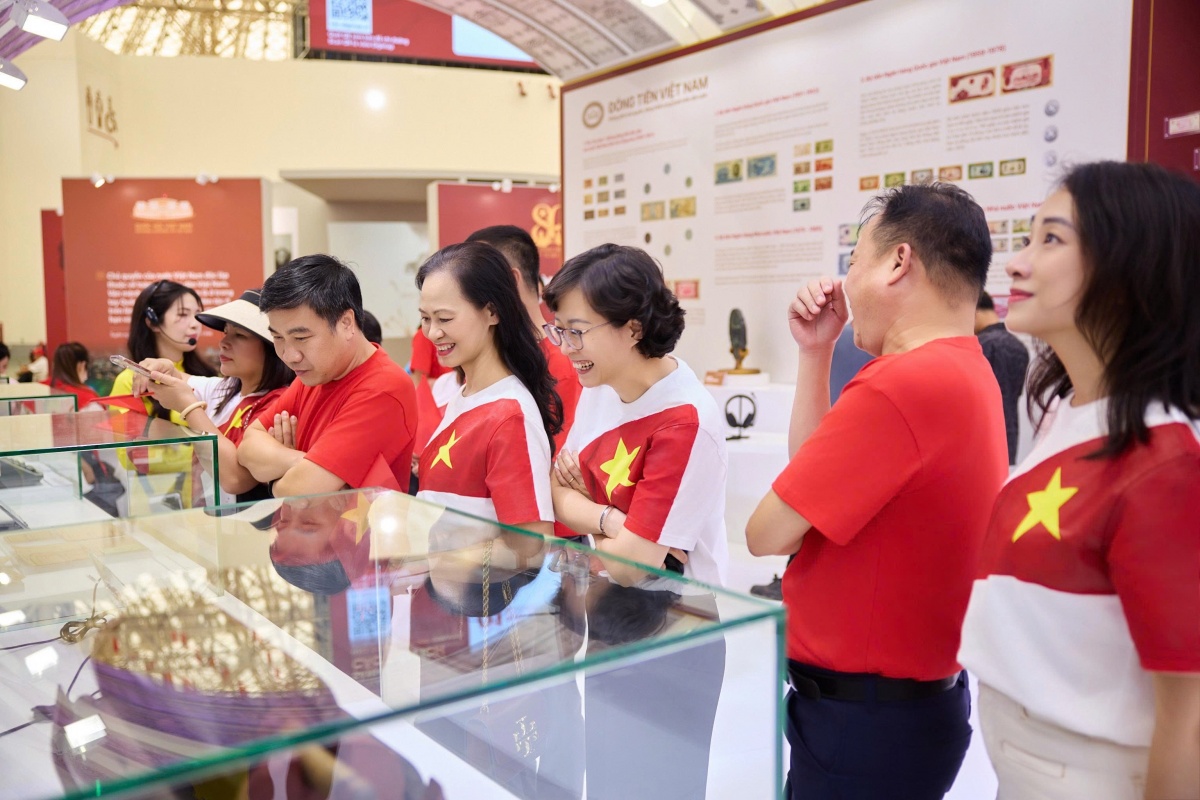Công đoàn Ngân hàng Việt Nam: Gắn truyền thống với trách nhiệm hôm nay Công đoàn Ngân hàng Việt Nam: Gắn truyền thống với trách nhiệm hôm nay
