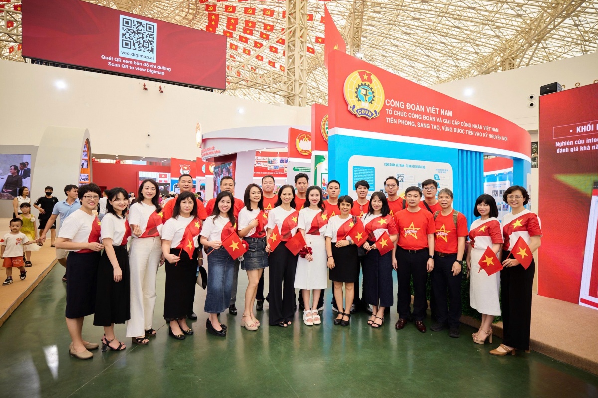 Công đoàn Ngân hàng Việt Nam: Gắn truyền thống với trách nhiệm hôm nay Công đoàn Ngân hàng Việt Nam: Gắn truyền thống với trách nhiệm hôm nay
