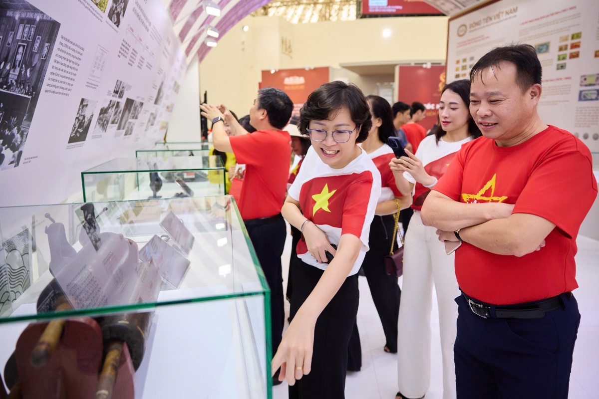 Công đoàn Ngân hàng Việt Nam: Gắn truyền thống với trách nhiệm hôm nay Công đoàn Ngân hàng Việt Nam: Gắn truyền thống với trách nhiệm hôm nay