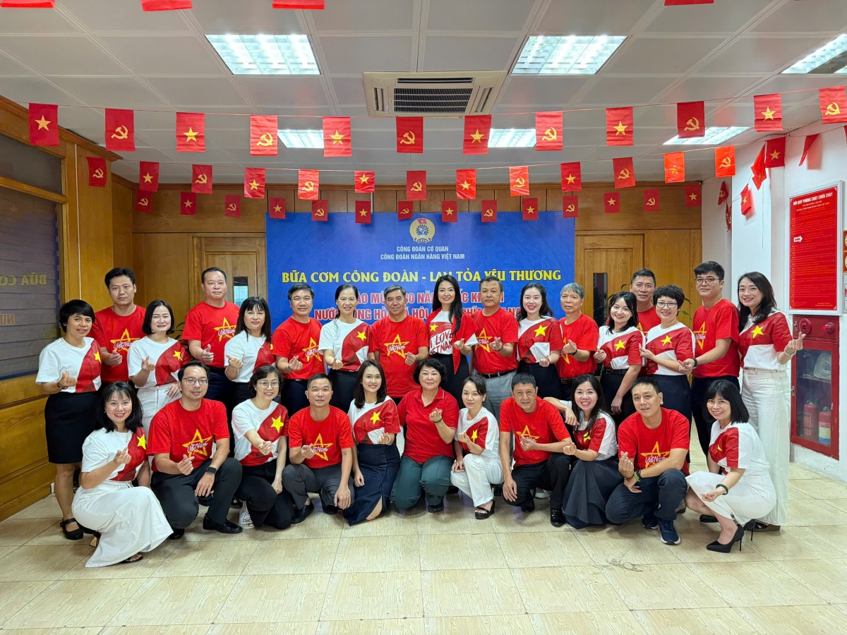 Tập thể Cơ quan Công đoàn NHVN, đoàn kết vững bước Tập thể Cơ quan Công đoàn NHVN, đoàn kết vững bước