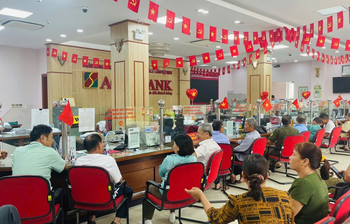 Agribank làm việc xuyên lễ, bảo đảm quà Quốc khánh 2/9 đến người dân kịp thời