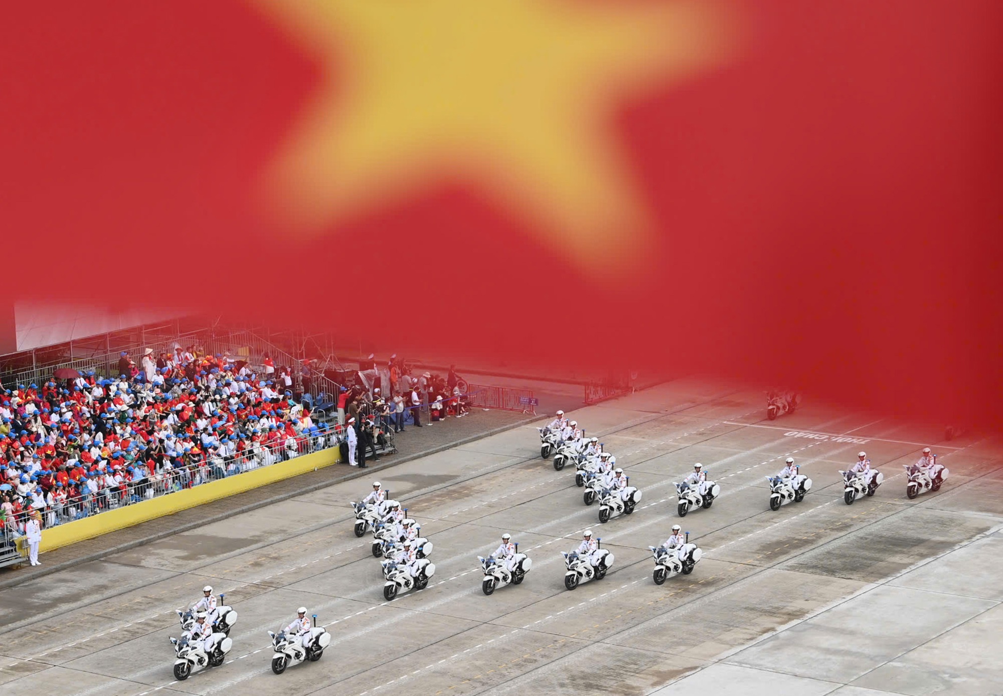 Khối xe chỉ huy giao thông dẫn đoàn - Ảnh: VGP Khối xe chỉ huy giao thông dẫn đoàn - Ảnh: VGP