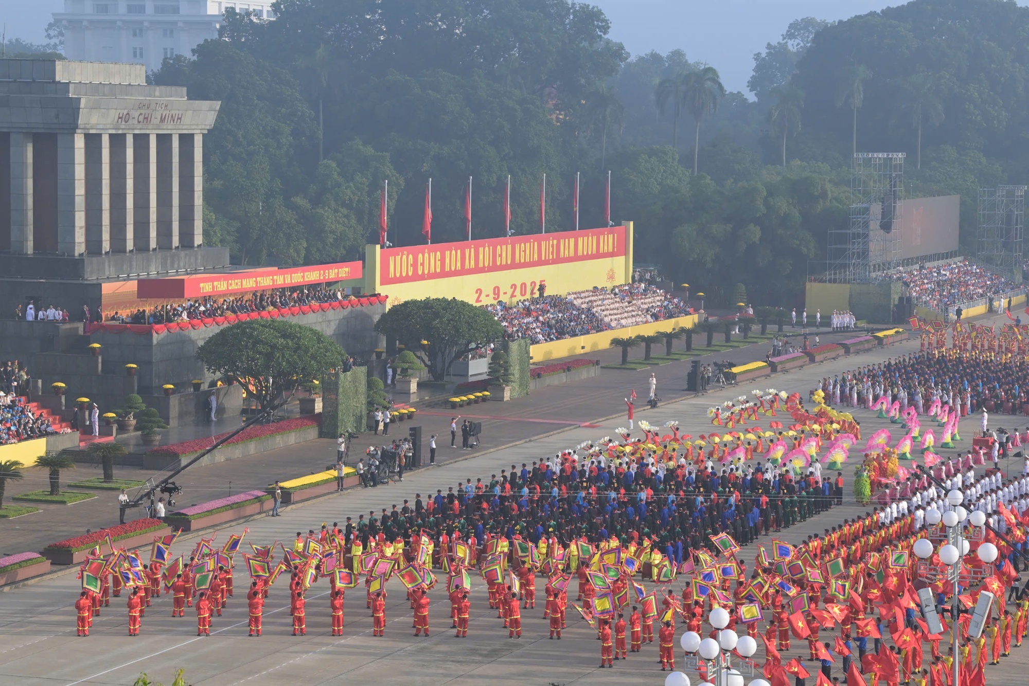 Đại lễ kỷ niệm 80 năm Cách mạng tháng Tám thành công và Quốc khánh nước Cộng hòa xã hội chủ nghĩa Việt Nam diễn ra trọng thể trên Quảng trường Ba Đình lịch sử - Ảnh: VGP Đại lễ kỷ niệm 80 năm Cách mạng tháng Tám thành công và Quốc khánh nước Cộng hòa xã hội chủ nghĩa Việt Nam diễn ra trọng thể trên Quảng trường Ba Đình lịch sử - Ảnh: VGP