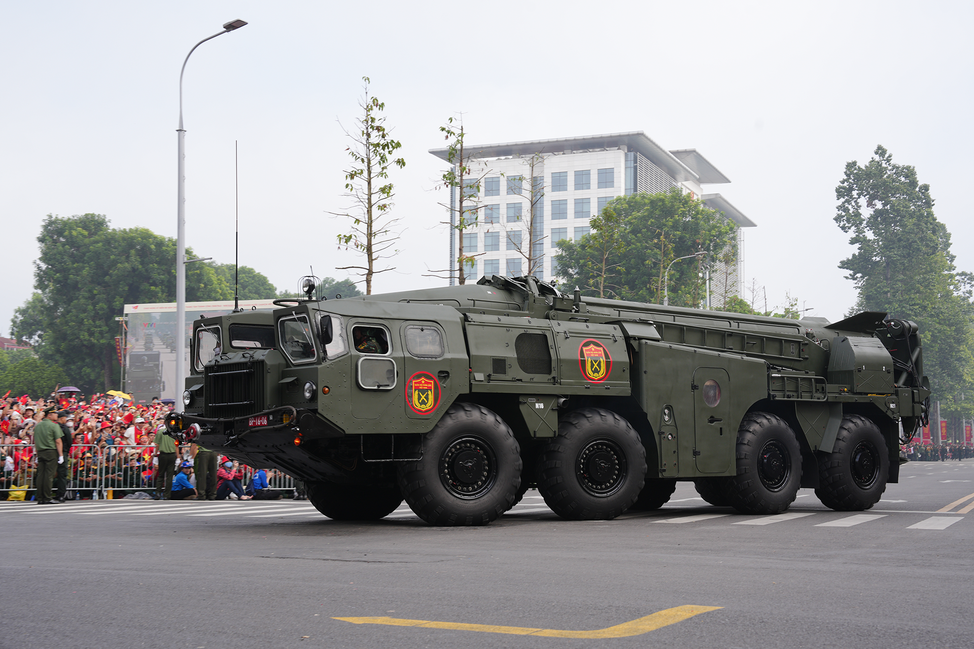 Hàng loạt vũ khí, khí tài hiện đại xuất hiện trong lễ diễu binh, diễu hành A80