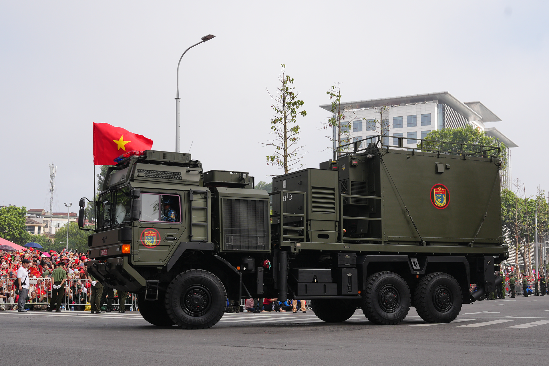 Hàng loạt vũ khí, khí tài hiện đại xuất hiện trong lễ diễu binh, diễu hành A80