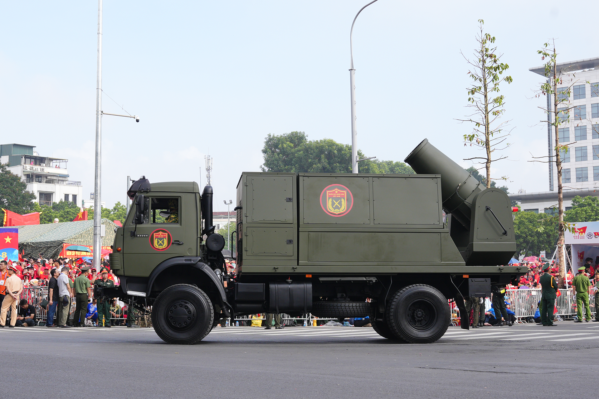 Hàng loạt vũ khí, khí tài hiện đại xuất hiện trong lễ diễu binh, diễu hành A80