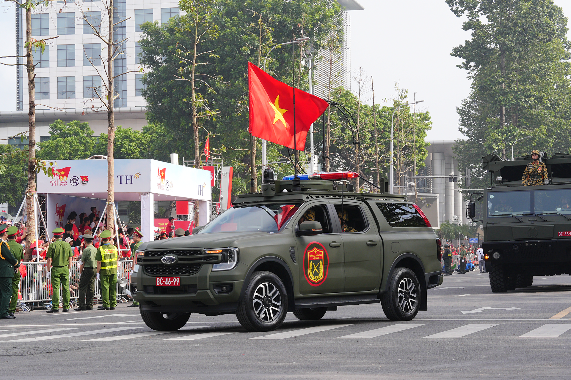 Hàng loạt vũ khí, khí tài hiện đại xuất hiện trong lễ diễu binh, diễu hành A80