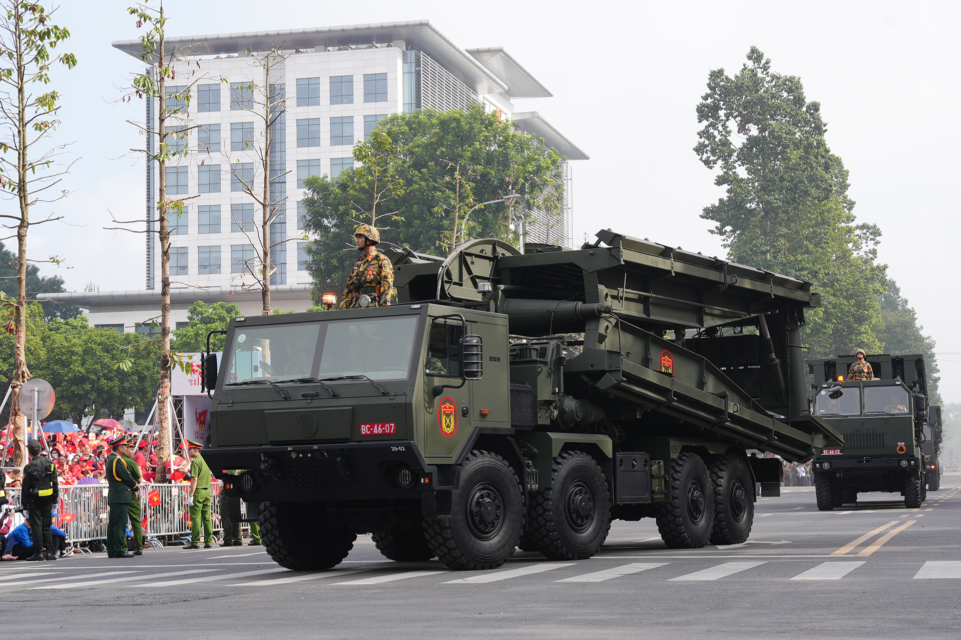 Hàng loạt vũ khí, khí tài hiện đại xuất hiện trong lễ diễu binh, diễu hành A80