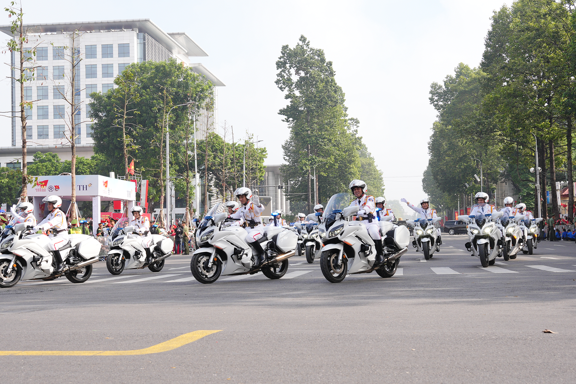 Hàng loạt vũ khí, khí tài hiện đại xuất hiện trong lễ diễu binh, diễu hành A80