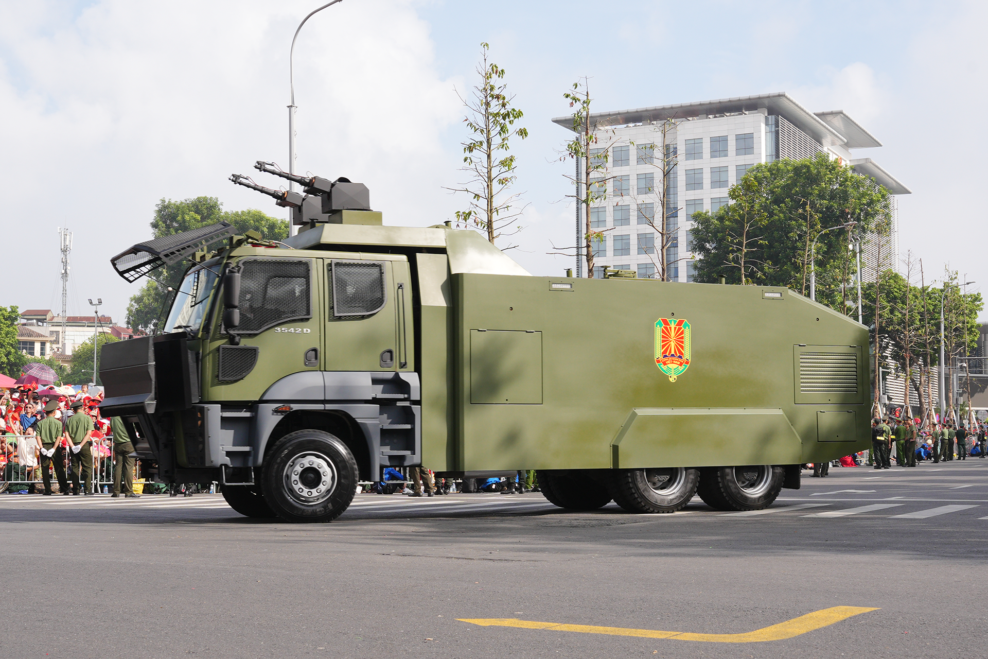 Hàng loạt vũ khí, khí tài hiện đại xuất hiện trong lễ diễu binh, diễu hành A80