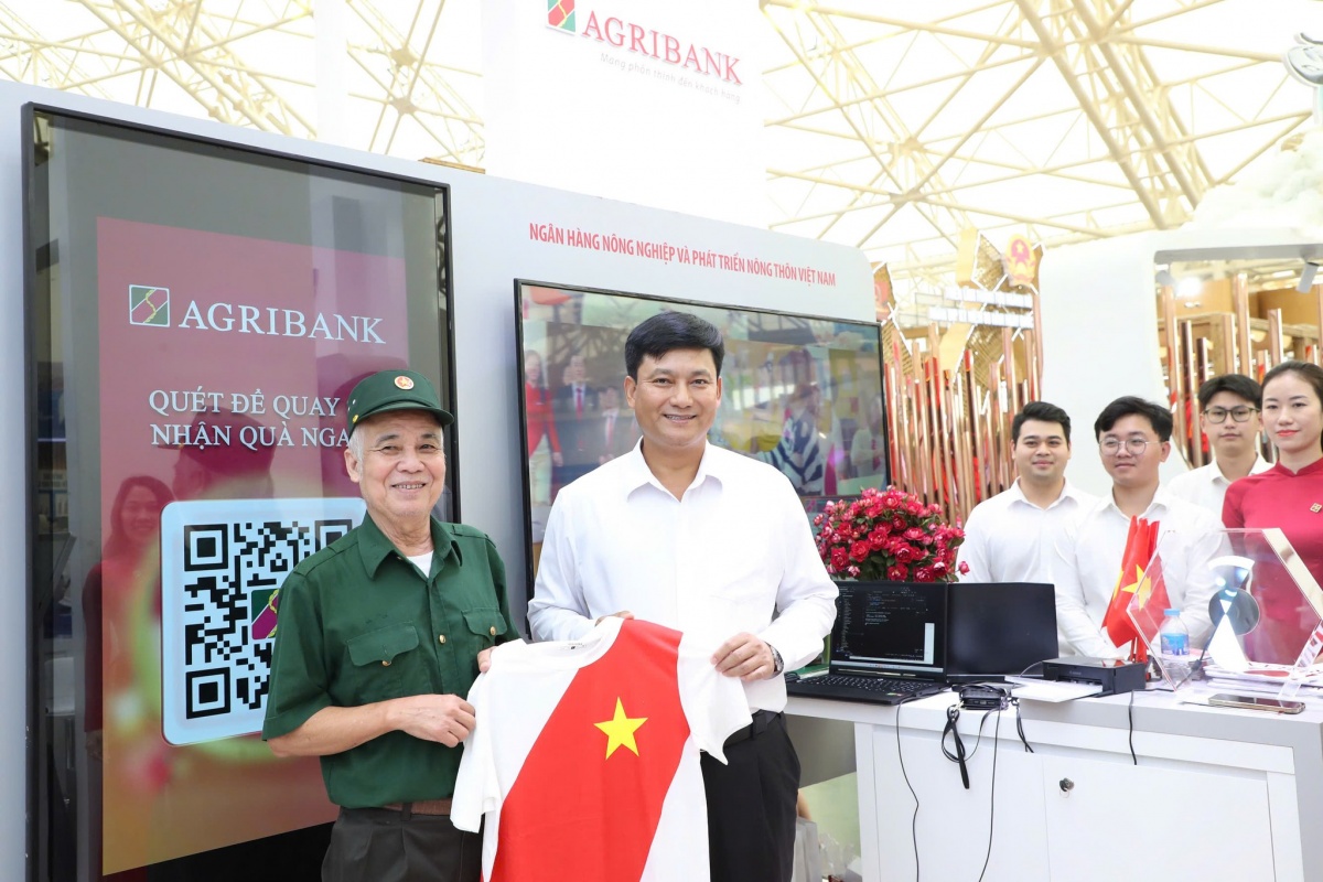 Agribank tiến tới phủ sóng Quầy giao dịch thông minh đến hơn 2200 điểm giao dịch trên toàn quốc