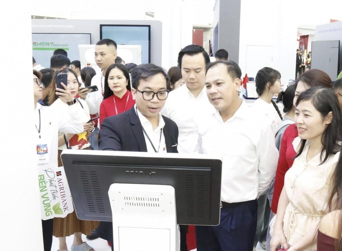 Agribank tiến tới phủ sóng Quầy giao dịch thông minh đến hơn 2200 điểm giao dịch trên toàn quốc