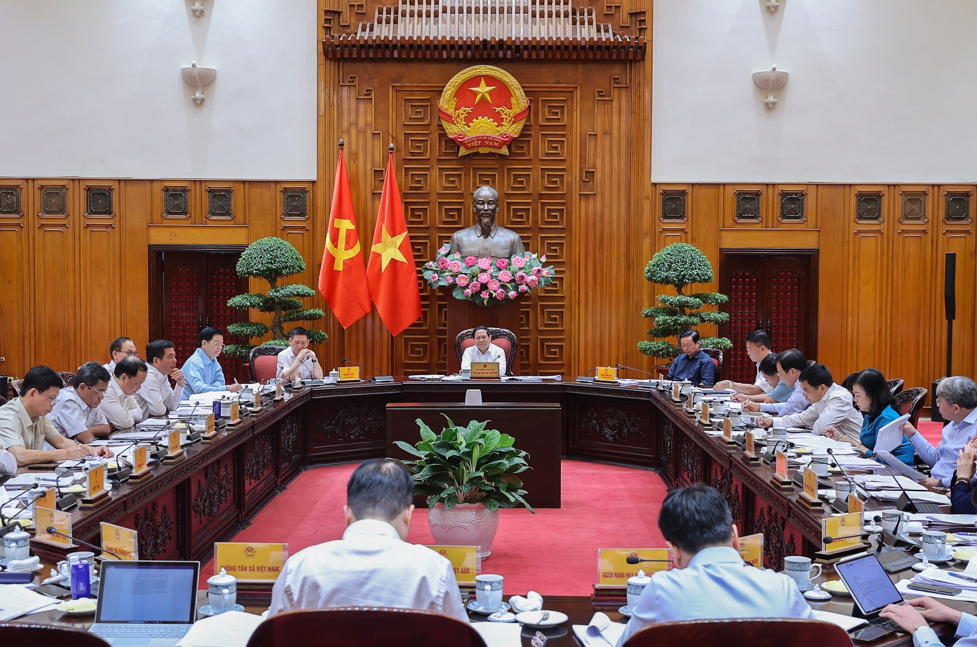 Thủ tướng Phạm Minh Chính chủ trì cuộc họp của Thường trực Chính phủ - Ảnh: VGP/Nhật Bắc