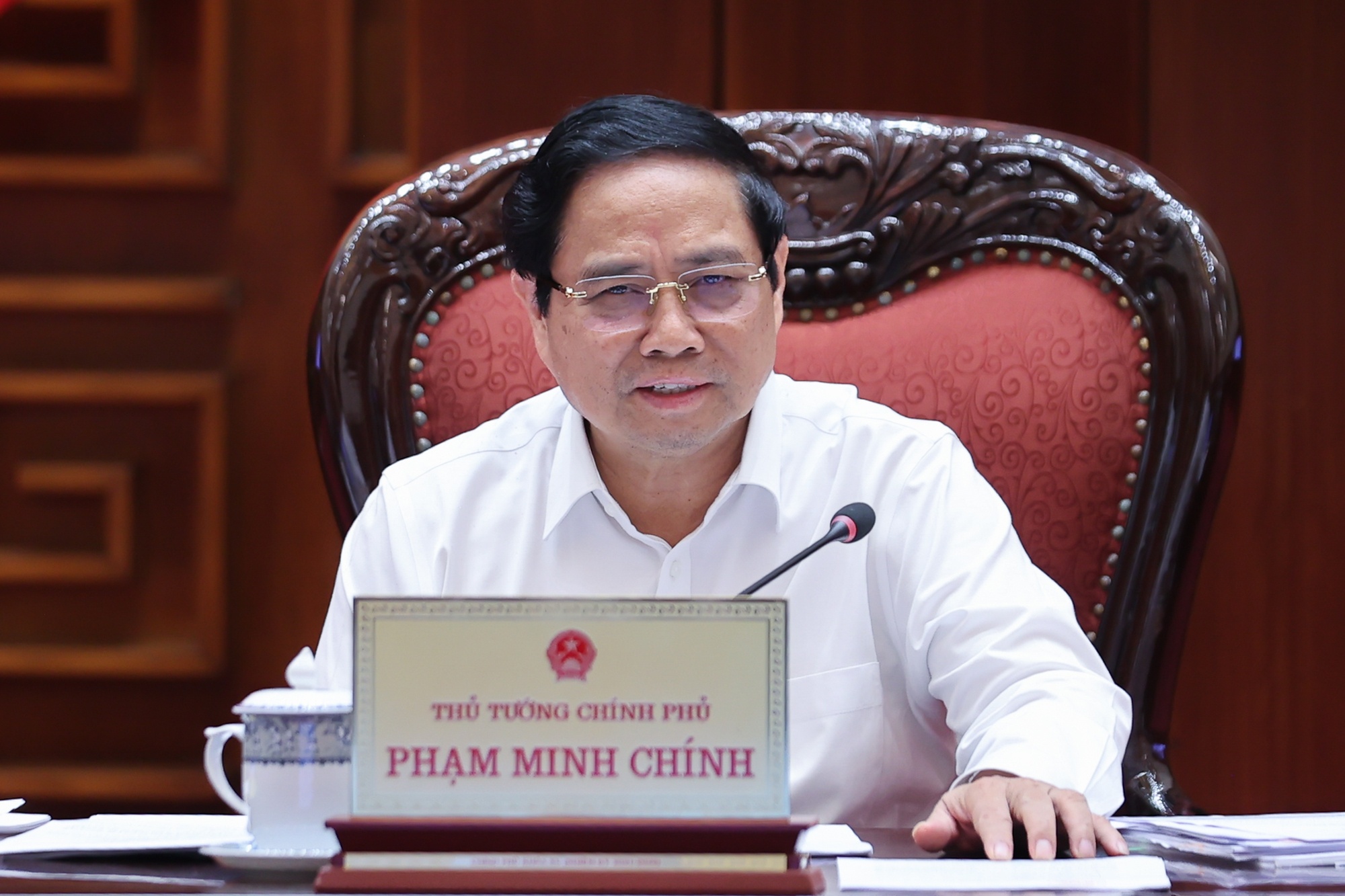 Thủ tướng phân tích một số nội dung về đánh giá tình hình, công tác chỉ đạo, điều hành, phản ứng chính sách trong tháng 8 và thời gian qua - Ảnh: VGP/Nhật Bắc