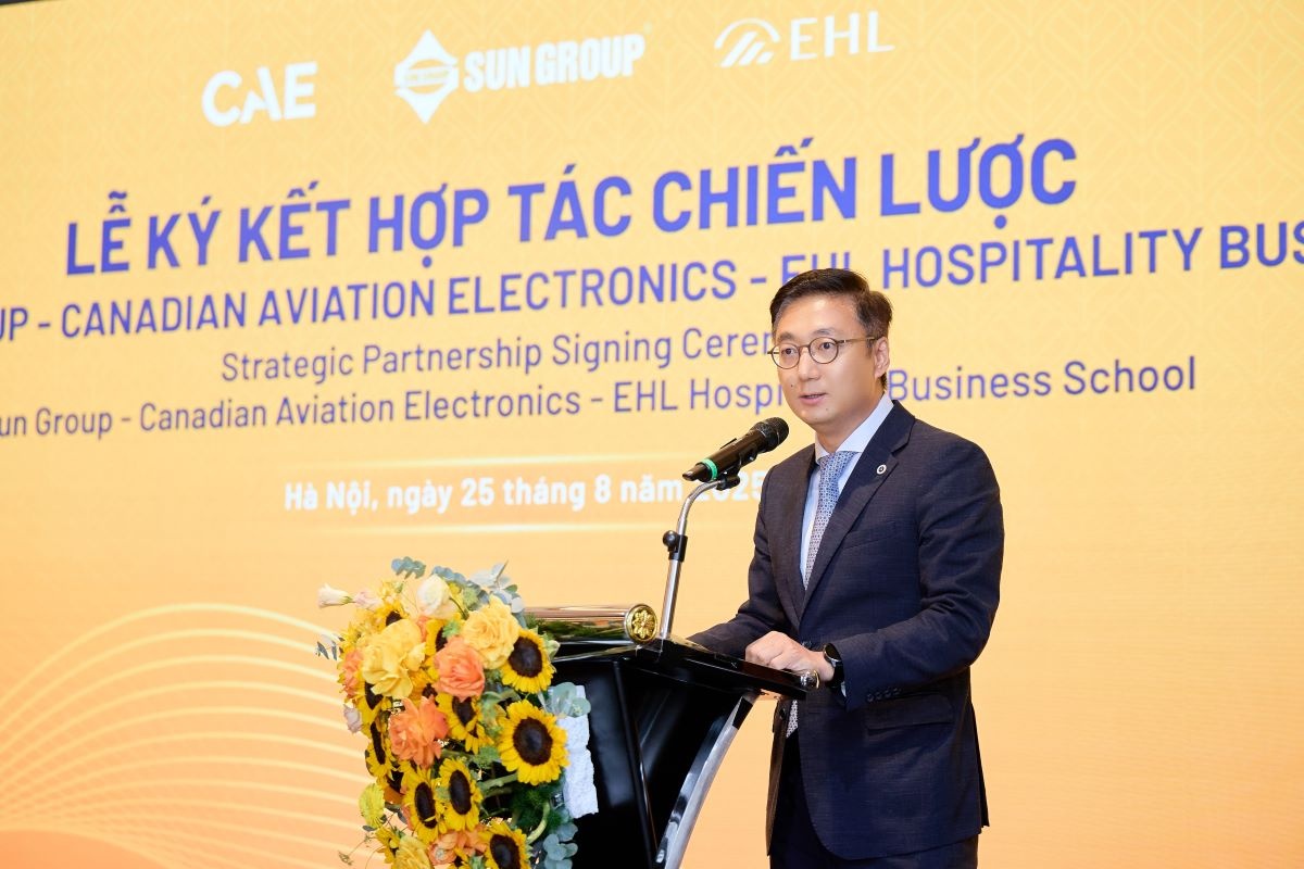 Ông Bao Chen khẳng định Học viện Du lịch Mặt trời sẽ nuôi dưỡng cơ hội việc làm cho toàn ngành dịch vụ du lịch Việt Nam Ông Bao Chen khẳng định Học viện Du lịch Mặt trời sẽ nuôi dưỡng cơ hội việc làm cho toàn ngành dịch vụ du lịch Việt Nam