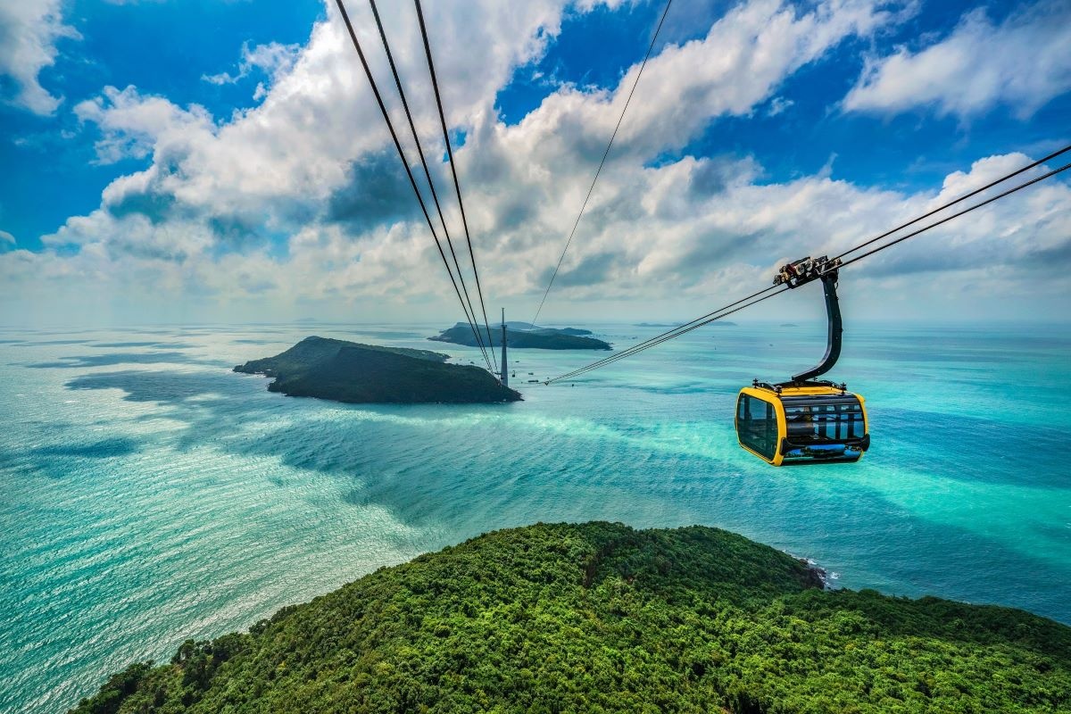 Hệ thống Sun World trên cả nước nổi tiếng nhờ những công trình biểu tượng du lịch như Cầu Vàng tại Bà Nà, Cáp treo Hòn Thơm… Hệ thống Sun World trên cả nước nổi tiếng nhờ những công trình biểu tượng du lịch như Cầu Vàng tại Bà Nà, Cáp treo Hòn Thơm…