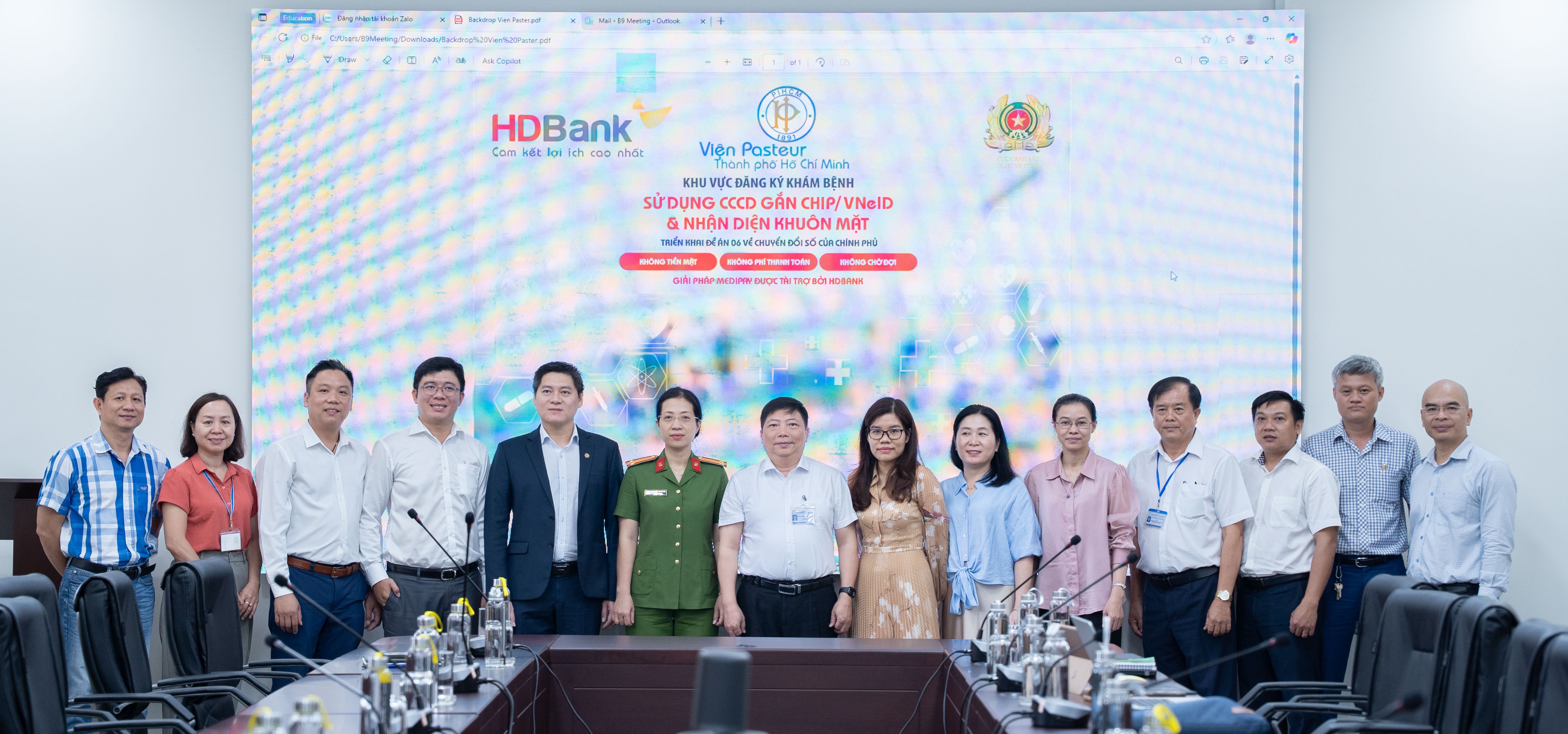  Đại diện PC06- Công an TP.HCM, HDBank, Viện Pasteur tại Lễ ra mắt và chính thức vận hành hệ thống Kiosk y tế thông minh sáng nay, 9/9/2025 tại Viện Pasteur.