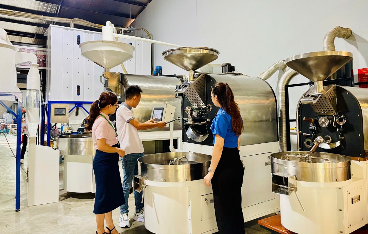 Nhờ dòng vốn ưu đãi, nhiều chị em đã mạnh dạn thay đổi nếp nghĩ, áp dụng cách làm mới, đầu tư phát triển sản xuất kinh doanh. Nhờ dòng vốn ưu đãi, nhiều chị em đã mạnh dạn thay đổi nếp nghĩ, áp dụng cách làm mới, đầu tư phát triển sản xuất kinh doanh.