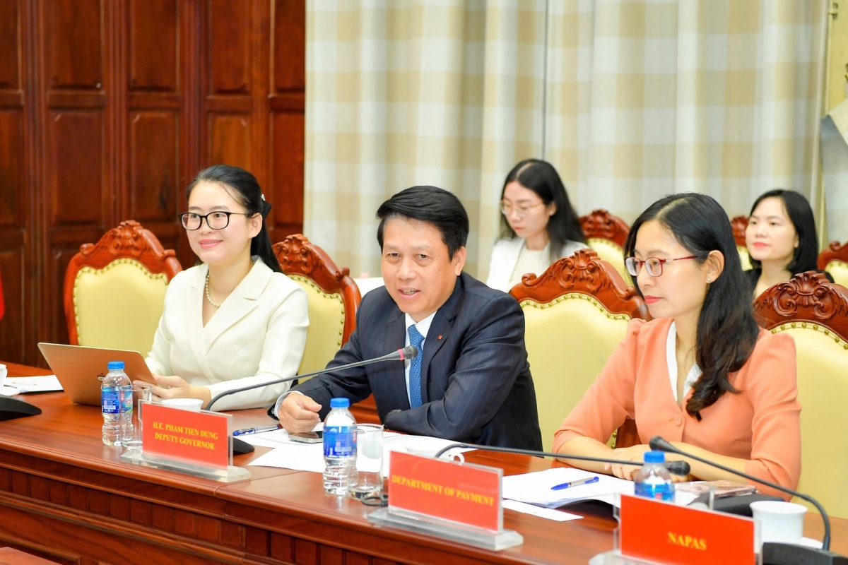 Phó Thống đốc Phạm Tiến Dũng tiếp Phó Chủ tịch Toàn cầu Tập đoàn Mastercard Phó Thống đốc Phạm Tiến Dũng tiếp Phó Chủ tịch Toàn cầu Tập đoàn Mastercard