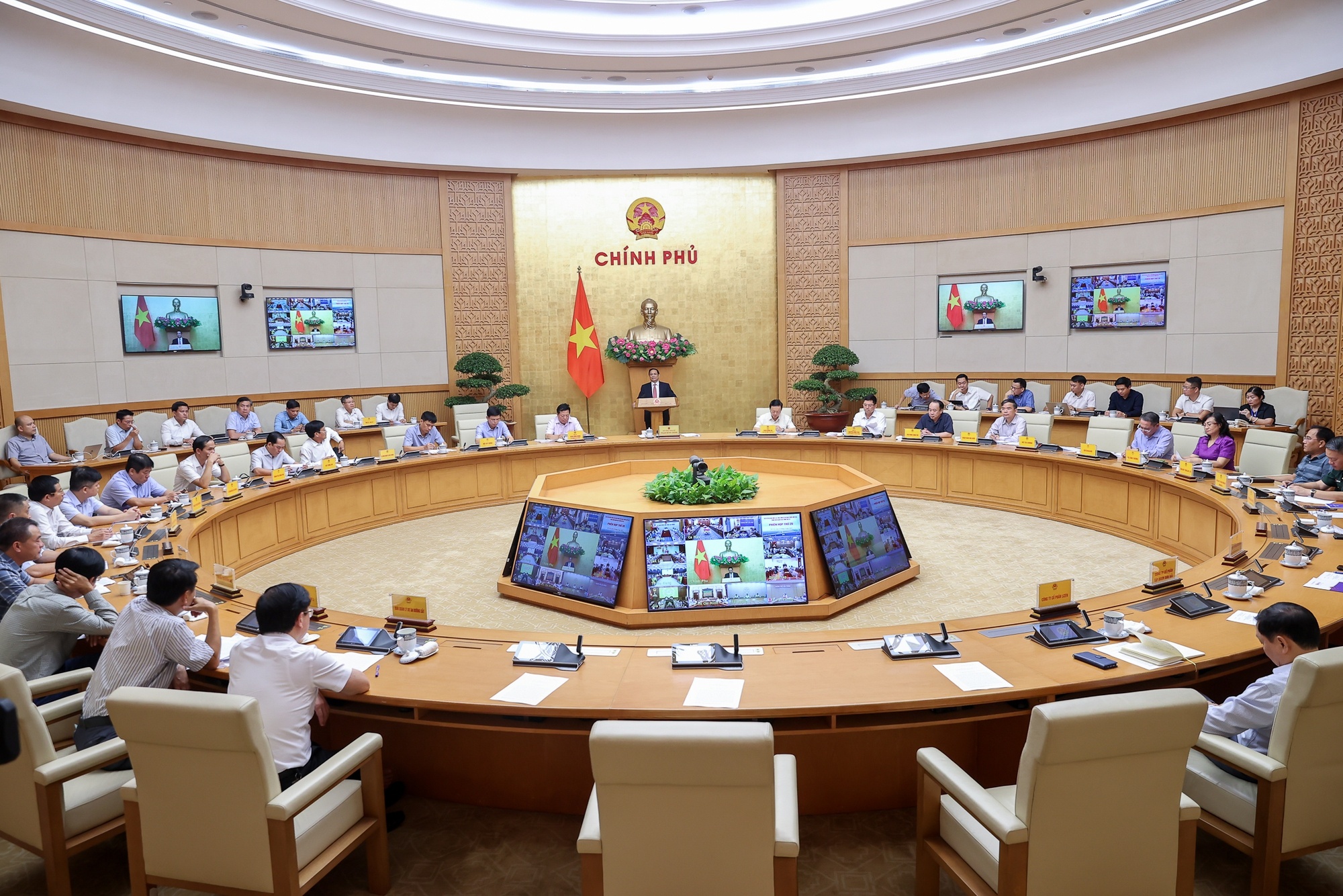 Thủ tướng Phạm Minh Chính chủ trì cuộc họp - Ảnh: VGP/Nhật Bắc