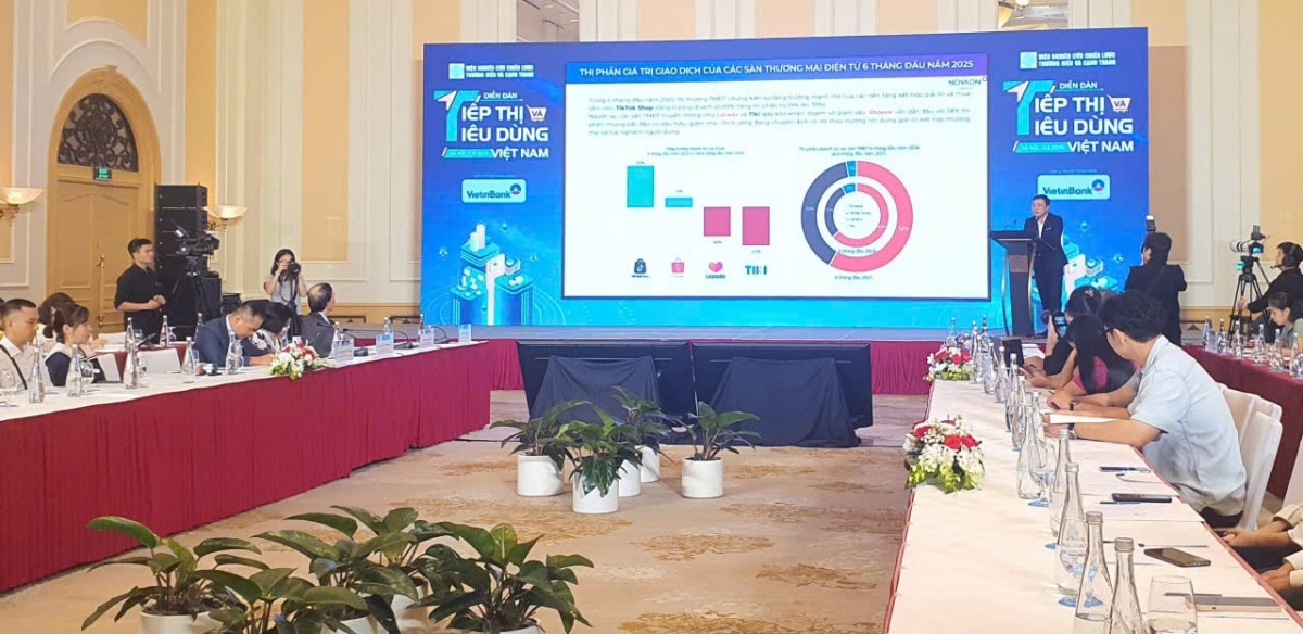 Quang cảnh diễn đàn Quang cảnh diễn đàn