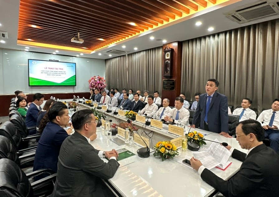BS CK2 Phạm Thanh Việt - Phó Giám đốc, Phụ trách Quản lý điều hành Bệnh viện Chợ Rẫy Bày tỏ niềm vui và lời trân trọng cảm ơn tại buổi lễ BS CK2 Phạm Thanh Việt - Phó Giám đốc, Phụ trách Quản lý điều hành Bệnh viện Chợ Rẫy Bày tỏ niềm vui và lời trân trọng cảm ơn tại buổi lễ