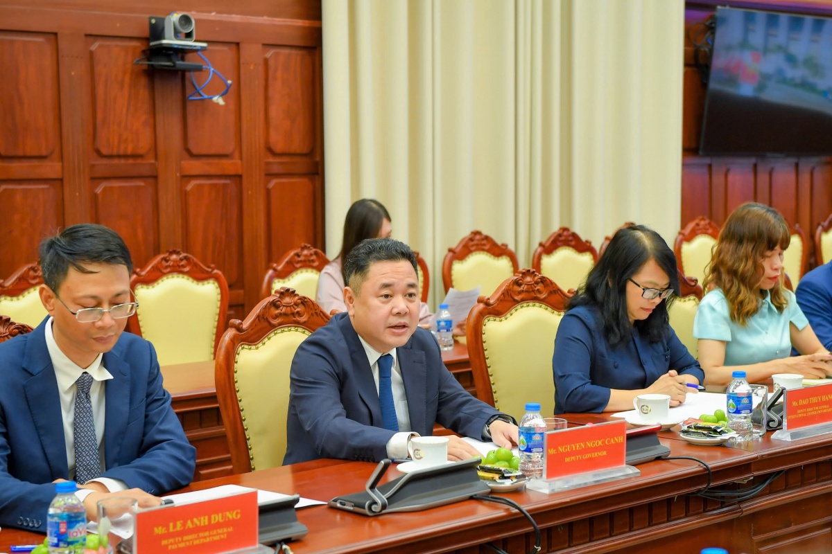 Phó Thống đốc NHNN Nguyễn Ngọc Cảnh chia sẻ thông tin tại buổi làm việc