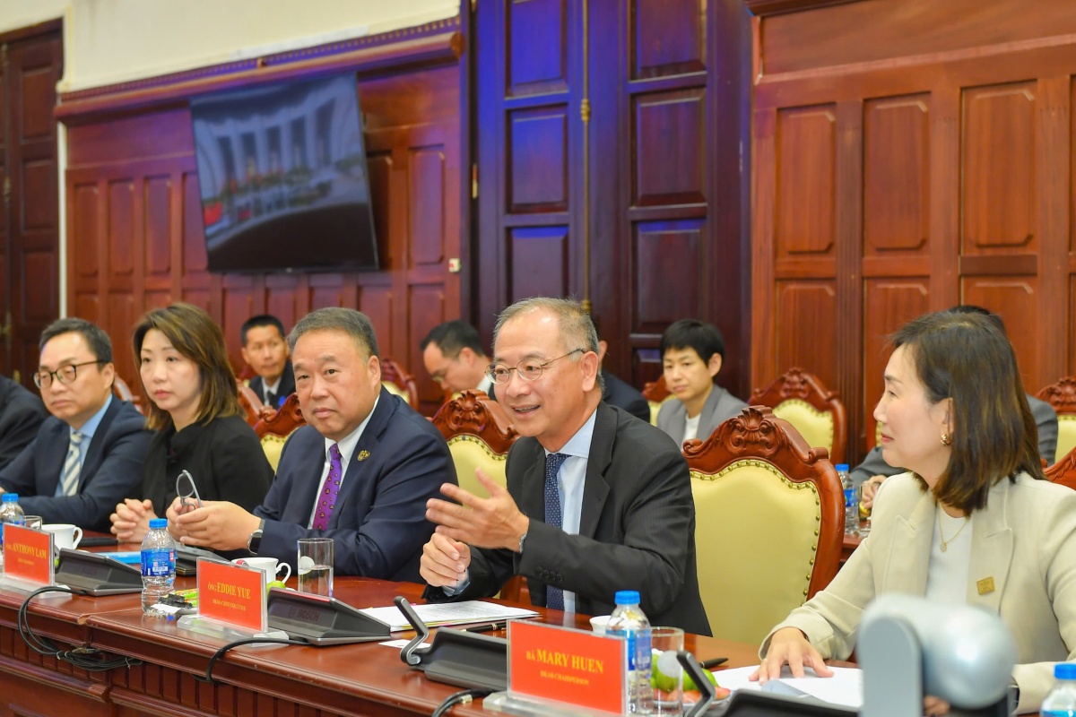 Ông Eddie Yue chia sẻ về kinh nghiệm của Hồng Công (Trung Quốc) trong lĩnh vực Tín dụng xanh và ứng dụng AI trong lĩnh vực ngân hàng