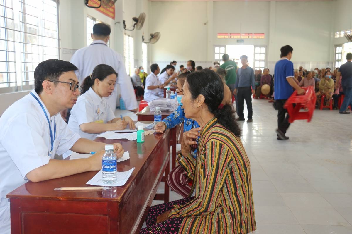 Triển khai giải pháp đột phá, tăng cường bảo vệ, chăm sóc và nâng cao sức khỏe nhân dân Triển khai giải pháp đột phá, tăng cường bảo vệ, chăm sóc và nâng cao sức khỏe nhân dân