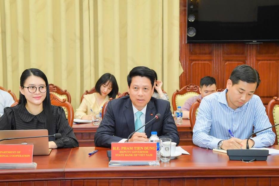 Phó Thống đốc Phạm Tiến Dũng tiếp và làm việc với Thị trường Khu Tài chính London Phó Thống đốc Phạm Tiến Dũng tiếp và làm việc với Thị trường Khu Tài chính London