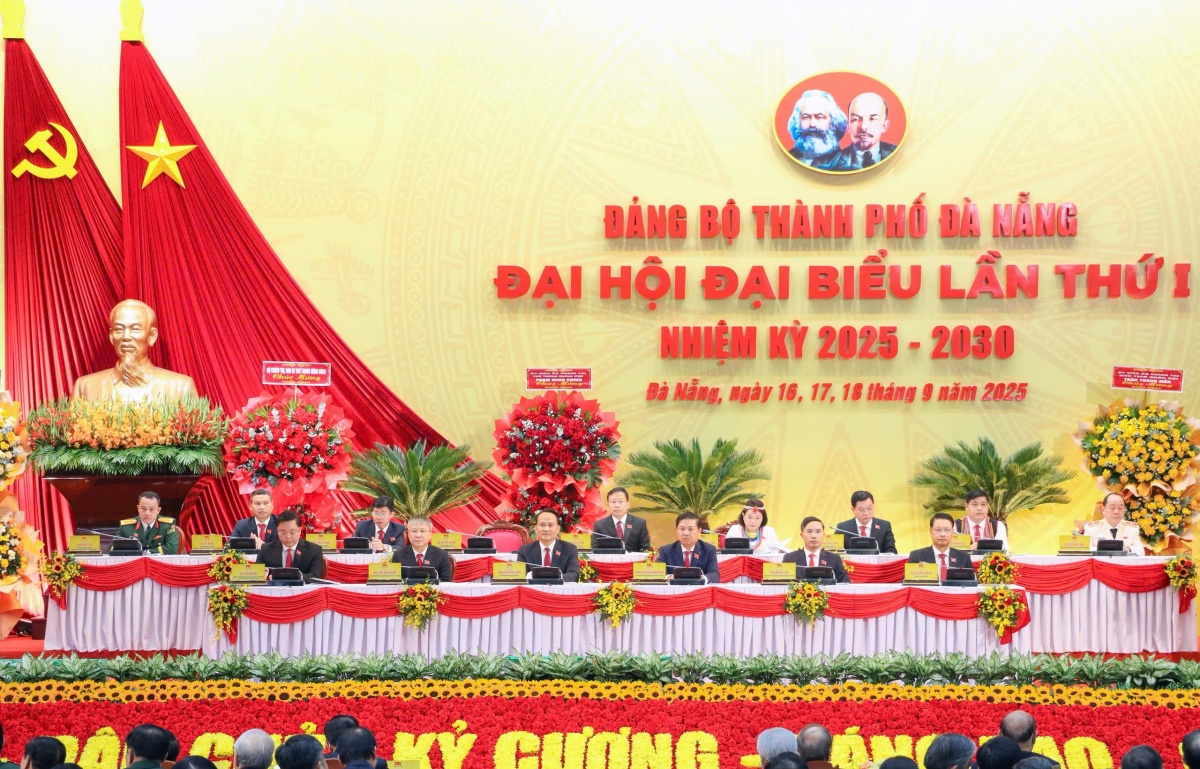 Phấn đấu để Đà Nẵng gia nhập nhóm các thành phố cạnh tranh toàn cầu Phấn đấu để Đà Nẵng gia nhập nhóm các thành phố cạnh tranh toàn cầu