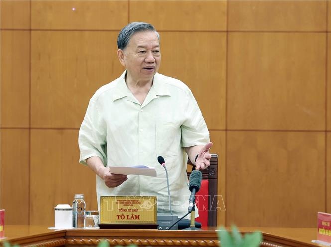 Tổng Bí thư đề nghị, Đảng ủy Chính phủ chủ trì, phối hợp với các cơ quan khẩn trương đánh giá việc triển khai thực hiện Nghị quyết số 19; giao cho Ban Chính sách, Chiến lược Trung ương chủ trì, phối hợp với các cơ quan, trong đó Đảng ủy Chính phủ đánh giá về thực hiện Nghị quyết 06 - Ảnh: TTXVN Tổng Bí thư đề nghị, Đảng ủy Chính phủ chủ trì, phối hợp với các cơ quan khẩn trương đánh giá việc triển khai thực hiện Nghị quyết số 19; giao cho Ban Chính sách, Chiến lược Trung ương chủ trì, phối hợp với các cơ quan, trong đó Đảng ủy Chính phủ đánh giá