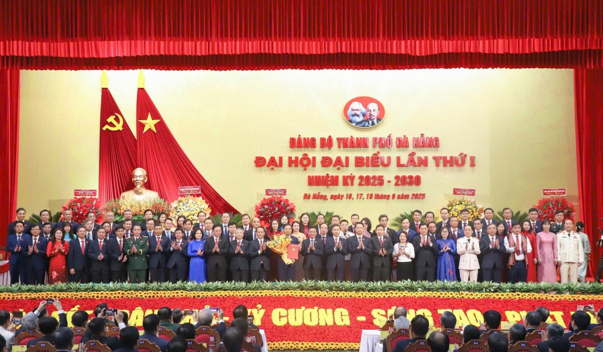 Phấn đấu để Đà Nẵng gia nhập nhóm các thành phố cạnh tranh toàn cầu Phấn đấu để Đà Nẵng gia nhập nhóm các thành phố cạnh tranh toàn cầu
