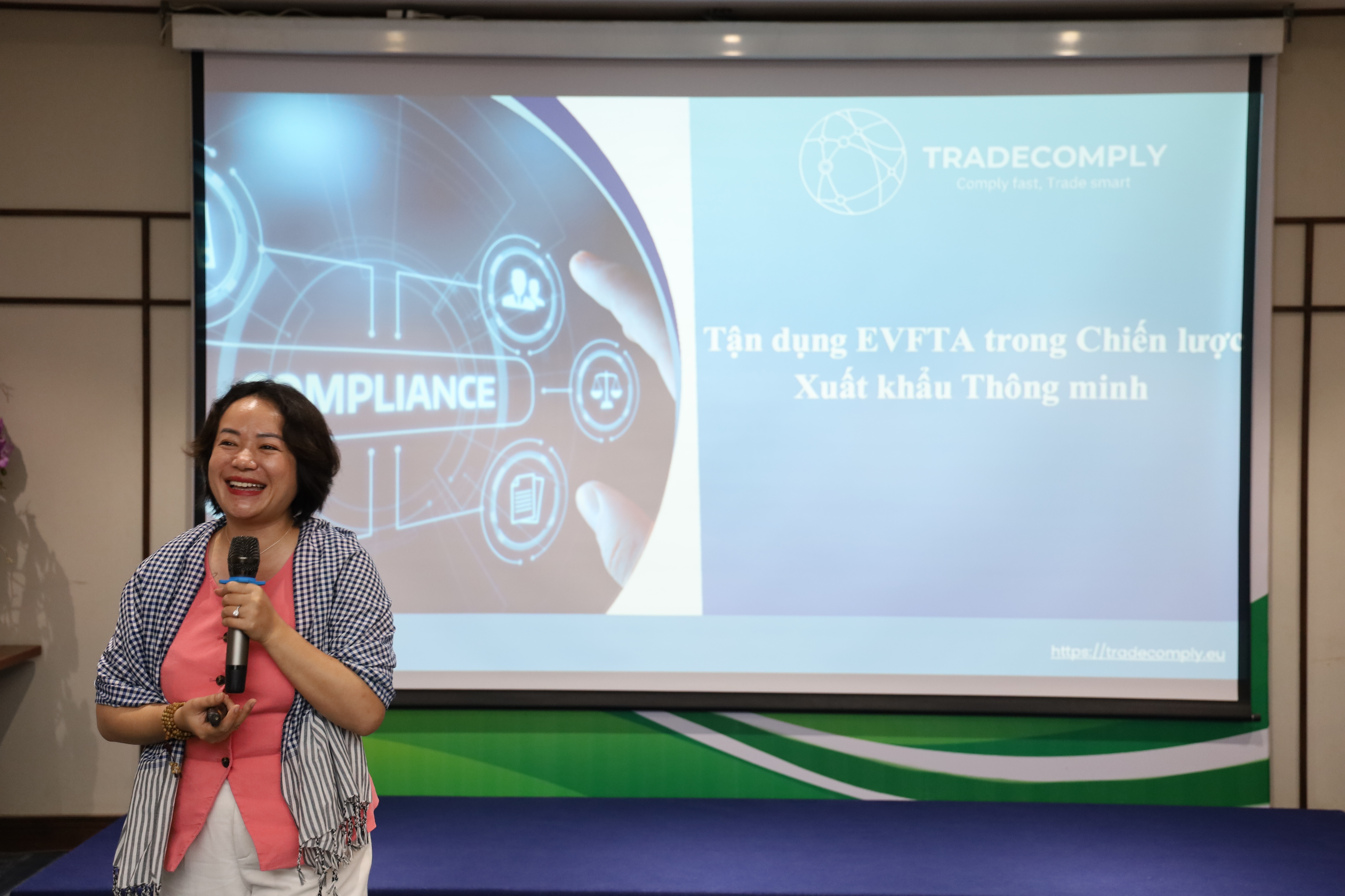 Bà Nguyễn Thị Phượng, Giám đốc điều hành của Công ty TradeComply Bà Nguyễn Thị Phượng, Giám đốc điều hành của Công ty TradeComply