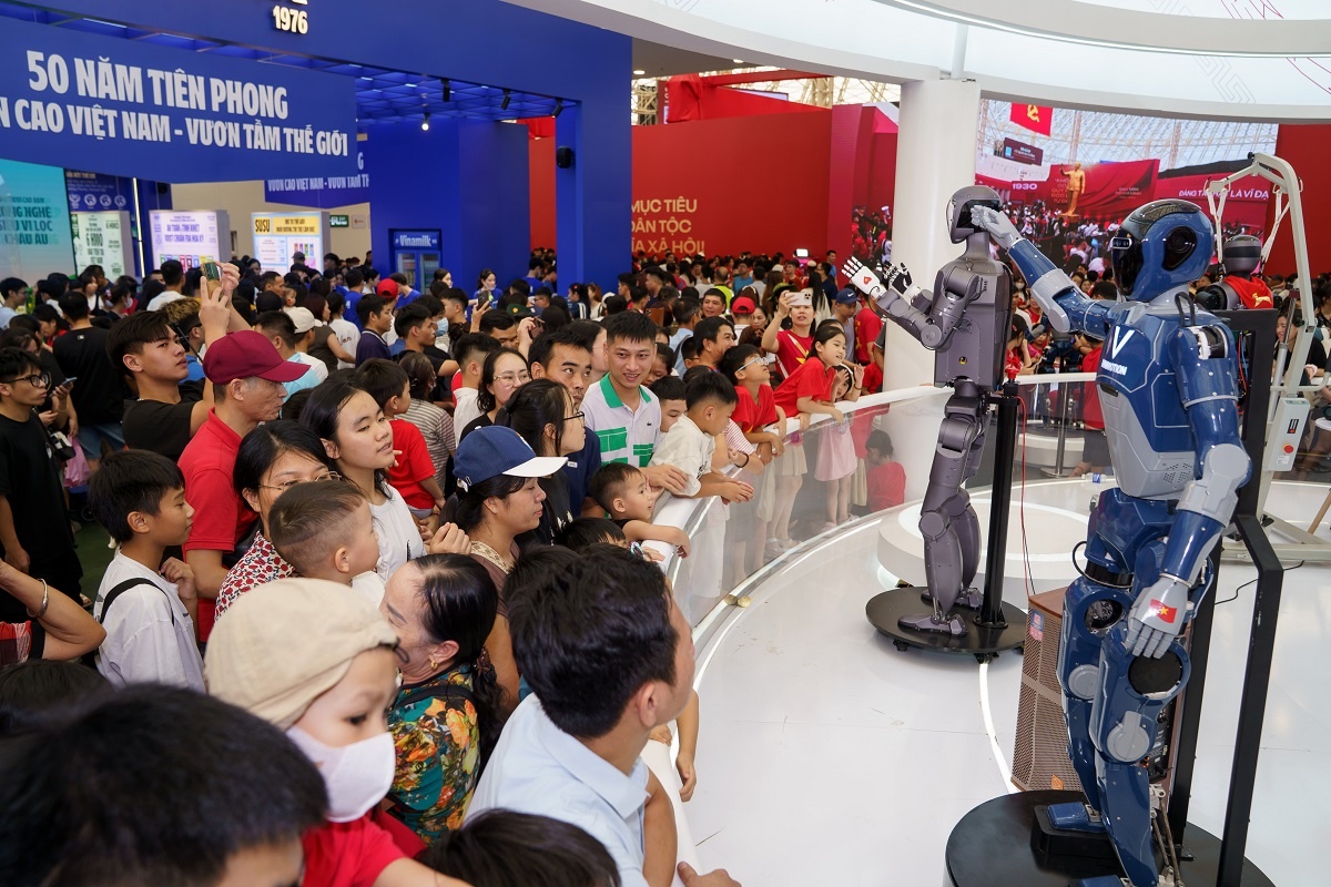 Loạt trải nghiệm hấp dẫn tại triển lãm thu hút đông đảo du khách mọi lứa tuổi Loạt trải nghiệm hấp dẫn tại triển lãm thu hút đông đảo du khách mọi lứa tuổi