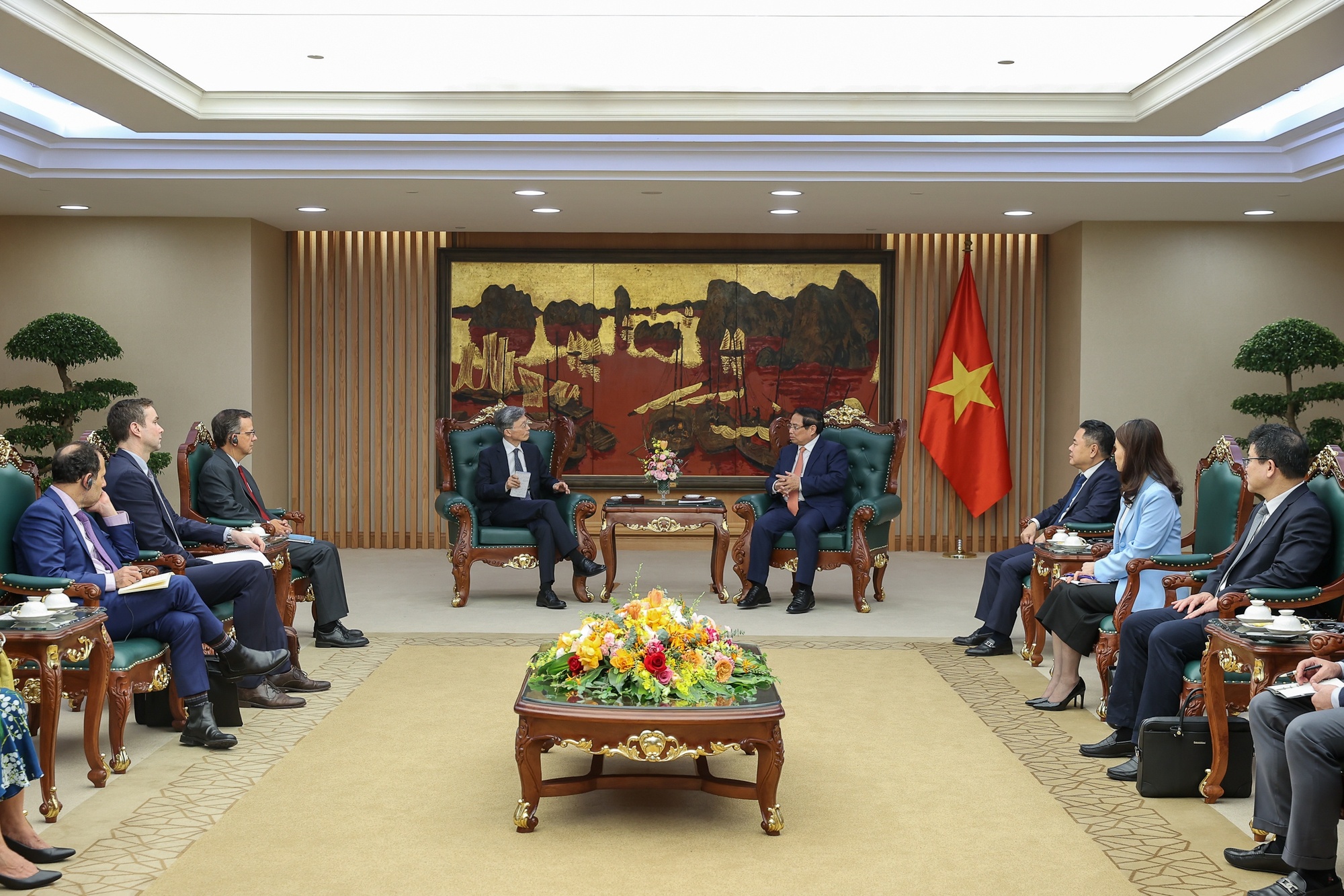 Thủ tướng đề nghị IMF tiếp tục tư vấn chính sách, cảnh báo rủi ro cho Việt Nam; tăng cường hợp tác, hỗ trợ kỹ thuật và đào tạo cho Việt Nam; triển khai các chương trình hỗ trợ Việt Nam thích ứng với các điều kiện kinh tế quốc tế mới; có tiếng nói để các nhà đầu tư tăng cường hợp tác với Việt Nam Thủ tướng đề nghị IMF tiếp tục tư vấn chính sách, cảnh báo rủi ro cho Việt Nam; tăng cường hợp tác, hỗ trợ kỹ thuật và đào tạo cho Việt Nam; triển khai các chương trình hỗ trợ Việt Nam thích ứng với các điều kiện kinh tế quốc tế mới; có tiếng nói để các n