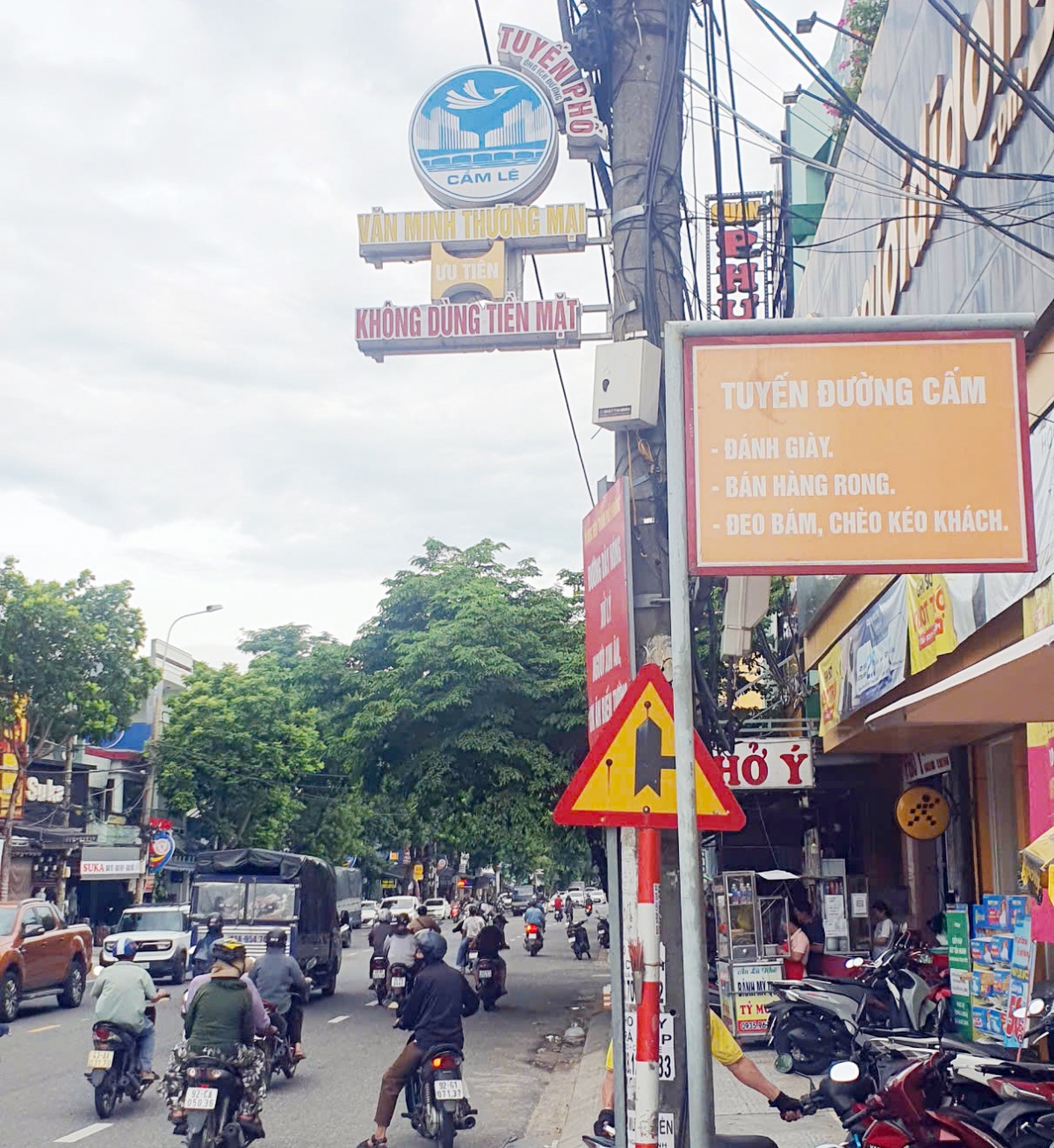 Chính sự tiện lợi và an toàn là yếu tố khiến thanh toán không dùng tiền mặt dần đi vào đời sống